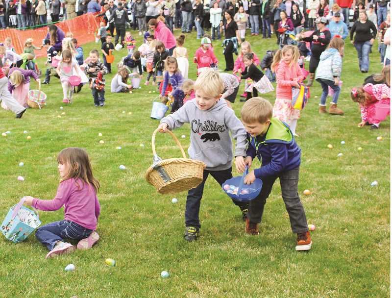 Egg-stravaganza Family gather with kids